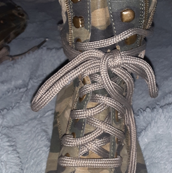 Boots - Picture 7 of 12